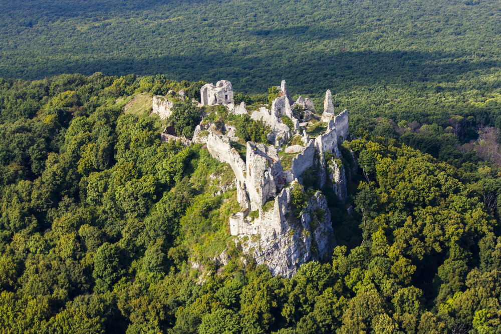 gymes hrad zrucanina grotto vylet