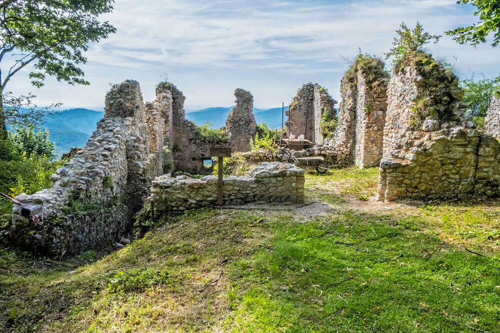 muran hrad zrucanina vylet grotto