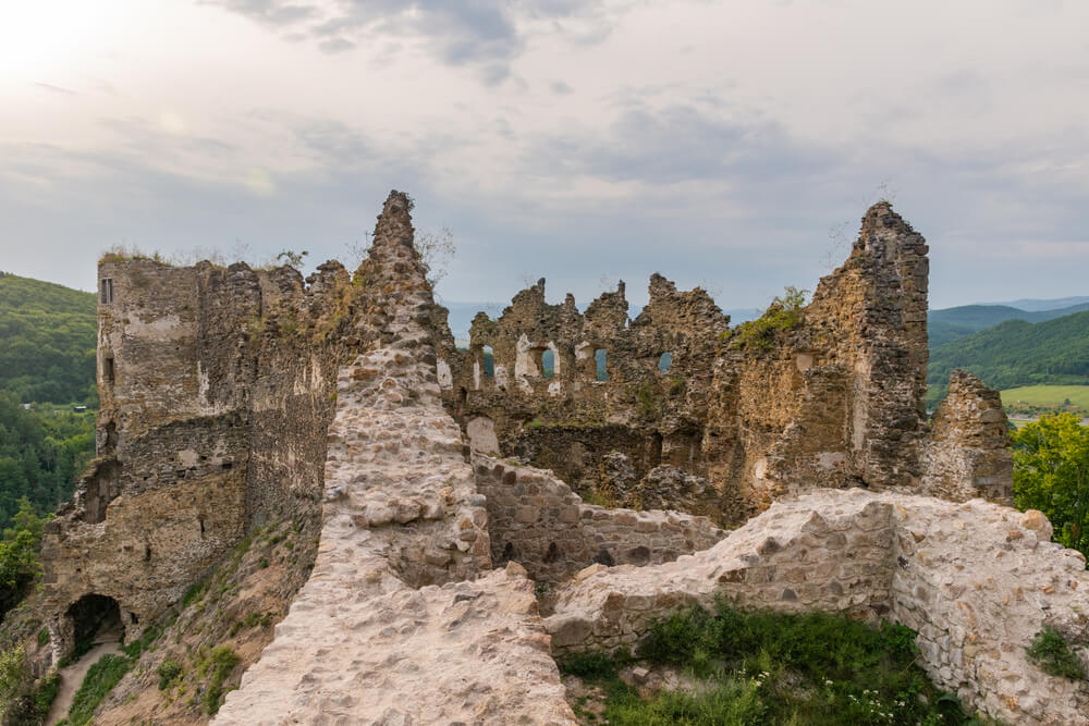 sasov hrad zrucanina vylet grotto