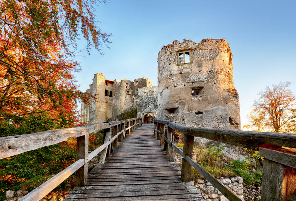 uhrovec hrad zrucanina vylet grotto