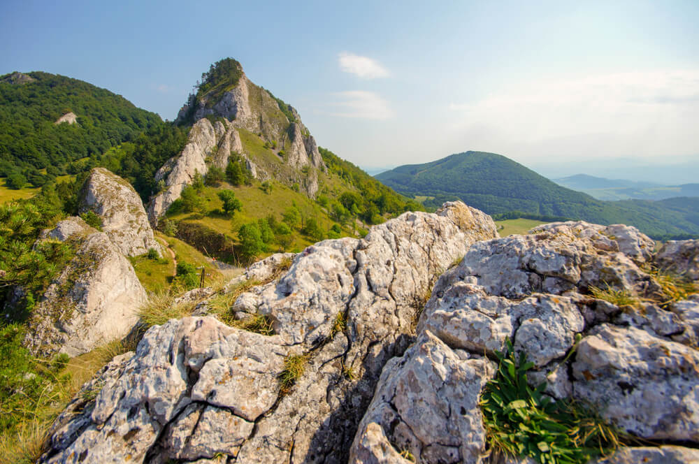 vrsatec hrad zrucanina vylet grotto