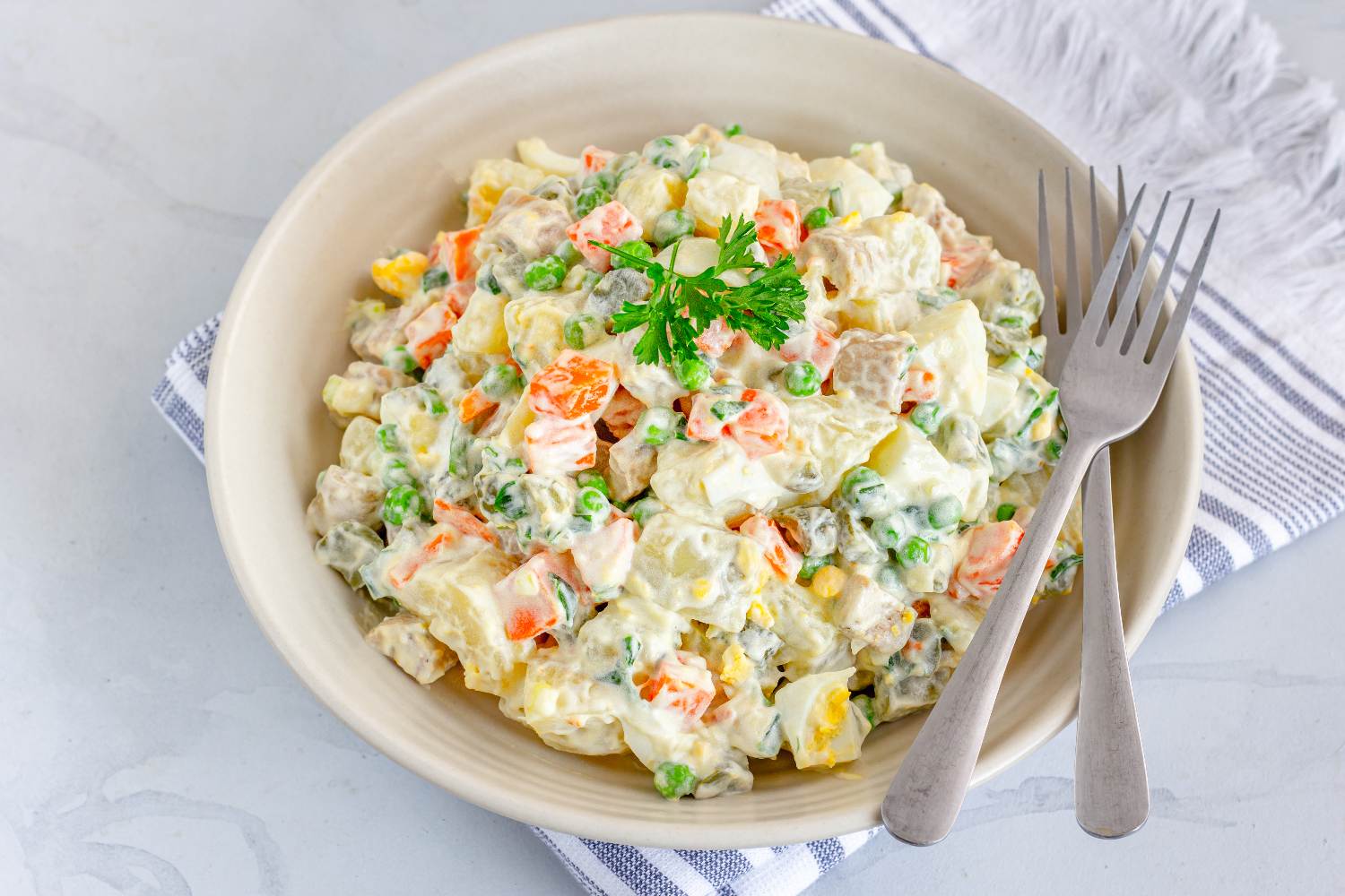 Spýtali sme sa starých mám: Aký je váš osvedčený recept na zemiakový šalát?
